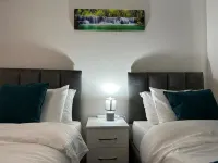 House Sleeps 7 - Contractors, Free Parking - واي فاي