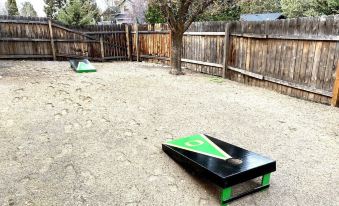 Backyard Oasis Close to Town Fast Wi-fi Quiet