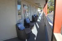 Smugglers Inn Studio Apartments Hotels in Victor Harbor