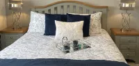 2 Bed House - Sleeps 4 - Garden Parking Wifi - Kitchens