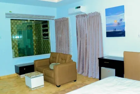 MAINSTAY LUXURY APARTMENTS