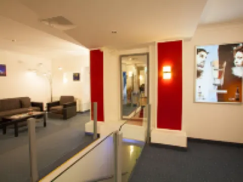 ไอเอ็นเอ โฮเทล รอยัล โรงแรมในโคโลญ