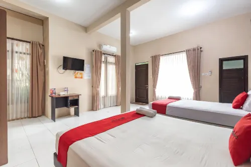 RedDoorz @ Soekarno Hatta Indah