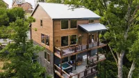Copperhead by AvantStay Treetop Haven w Indoor Pool Home Theatre Game Room