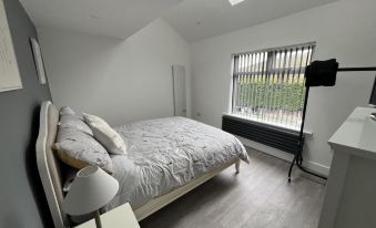 Whole House -Sleeps4-Parking-Garden-Bikinghiking