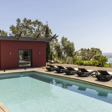 Carmim Villa by Cadenzalux
