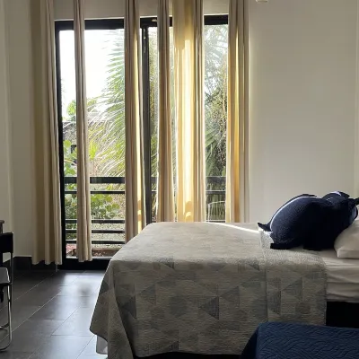 Manaya Bed & Breakfast Hotels near Coco bongo