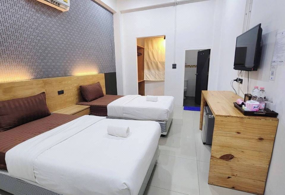 Jonah Hotel Images