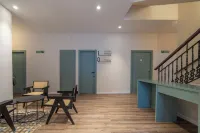 VLC Host - Reina Hotel a Port Saplaya