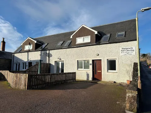 Cara's Cottage Hotels in Blairgowrie