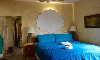 Mid-century Ocean View Apartment