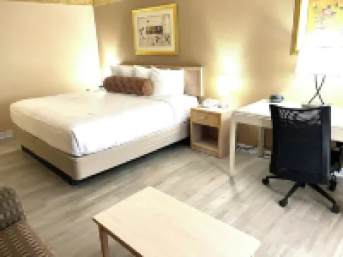 Brentwood Inn & Garden Hotels in Farmington