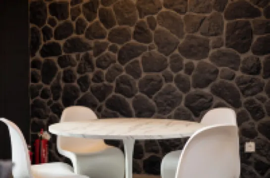 디오로 스위트 메테오라 303  호텔