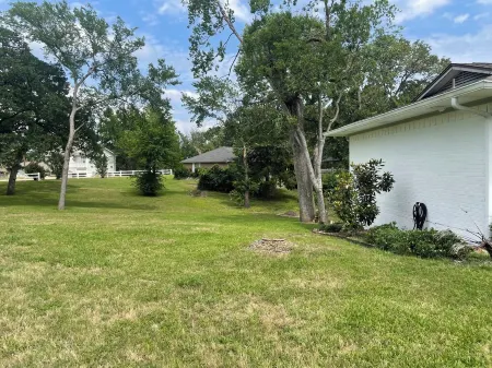 Lakeside Retreat - Large Spacious Home with Gameroom! Отели в г. Тул