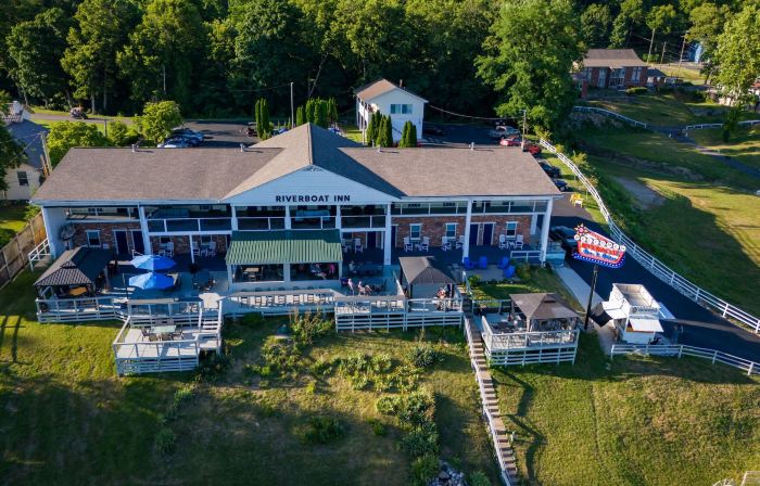 Riverboat Inn & Suites
