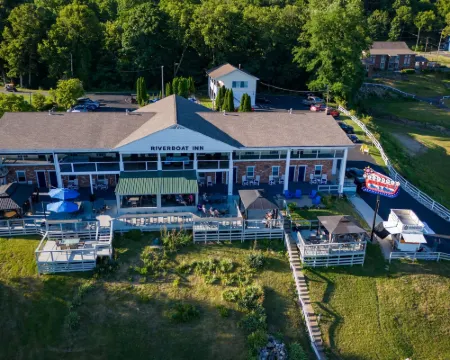 Riverboat Inn & Suites Hotels in Madison