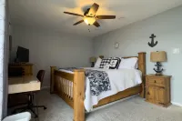 Lakefront condo with community amenities, private balcony, washer/dryer, & AC