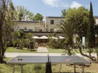 Les Jardins du Canal Piscine Chauffée Hotels in Gard