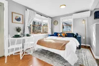 The Saco Suite - Downtown, Dog Friendly, Sleeps 4, Walk to Bars & Restaurants!