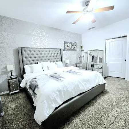 Charming 3-bedroom Home-away-from-Home with WiFi and indoor comfort in Odessa