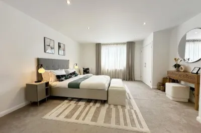 River Breeze 3-Bed Balcony Apartment Отели рядом с достопримечательностью «Восток Престон Виллидж Грин»