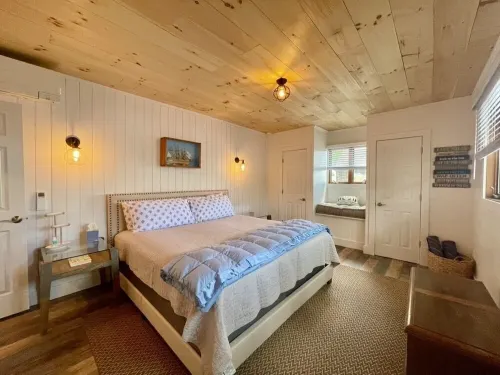 Cottage on Lake Saint Catherine