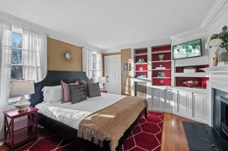 NEW Spacious 1BR on Salem Common l Steps to Downtown l Fenced in Yard + Parking