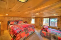 Cabin - Full Kitchen - TV - Pet Friendly