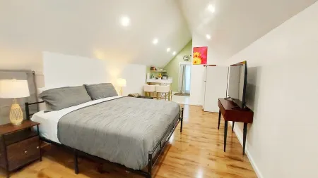 Chic studio with WiFi and AC in serene Springville