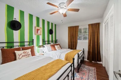 4bd Near Airport & Downtown - Volleyball - Games Lake Carolyn 주변 호텔