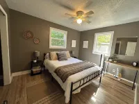 The 8's, Farmhouse Chic 4-Bedroom w/ Garage Access in Grand Marais, Pet Friendly