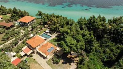 Pefkon Suites Hotels in Solina