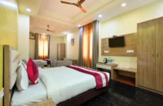 Hotel Sks Grand Palace-Vrindāvan