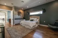 One Of A Kind Spacious Luxury Old Town Loft!
