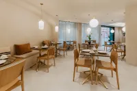 Hotel Petit Luxe - breakfast