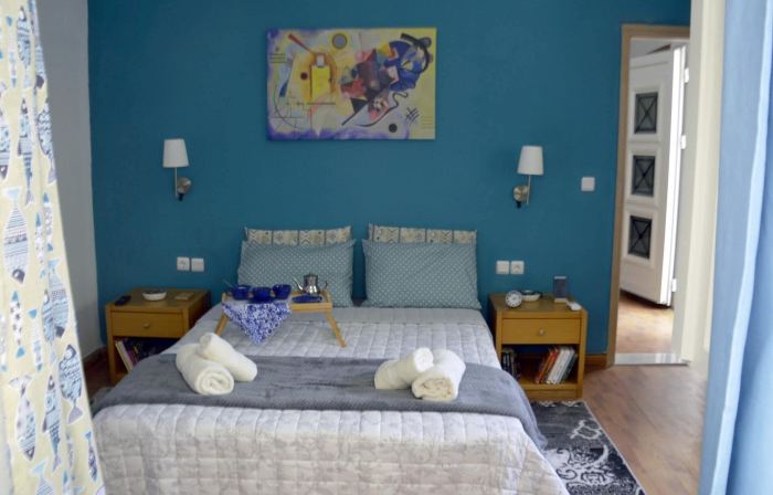Chrismma 1-Bed Apt with Private Yard & Parking
