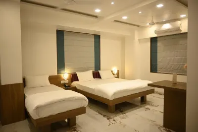 Hotel Prime Square Hotels near Poonawala Garden