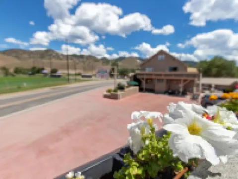 Woodland Motel Hotels in Salida