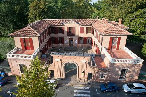 Appart Hôtel Albi فنادق في Lamillarie
