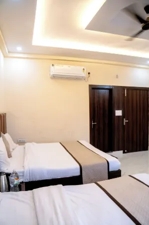 Hotel Shivay Palace Отели в г. Махуа Кхера