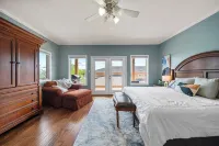 Central 137 on Lake Hamilton - close to Oaklawn and downtown!