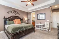 Large or Multi Family Alert- Lakeviews-Sleeps 9-Next to Pools- Sdc