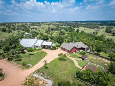 Adobe Creek Ranch - Sleeps up to 14, Hot Tub & Fire Pit