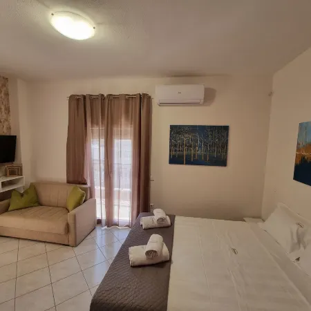 Premium Suites Hotels in Paralia Ofriniou