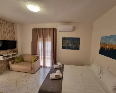 Premium Suites Hotels in Paralia Ofriniou