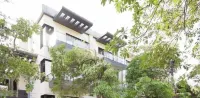 Hotel Blue Neck Hudda City Centre Fortis Hospital Hotel a 