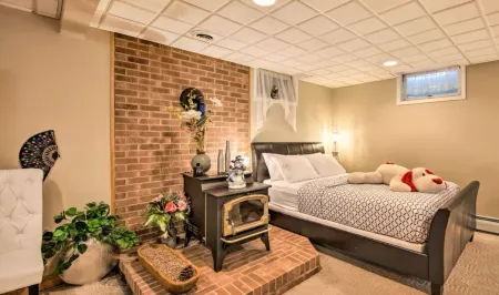 Relaxing 5-Bedroom Getaway with Saltwater Pool & Game Room Close to Hershey