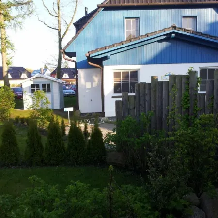 First-class semi-detached house (2009), around 90sqm, 200m from beach