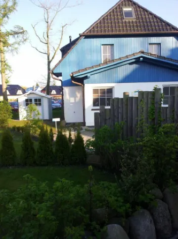 First-class semi-detached house (2009), around 90sqm, 200m from beach