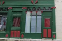 The Saint Paul duo at the entrance to Parc Buffon Hotels in Montbard